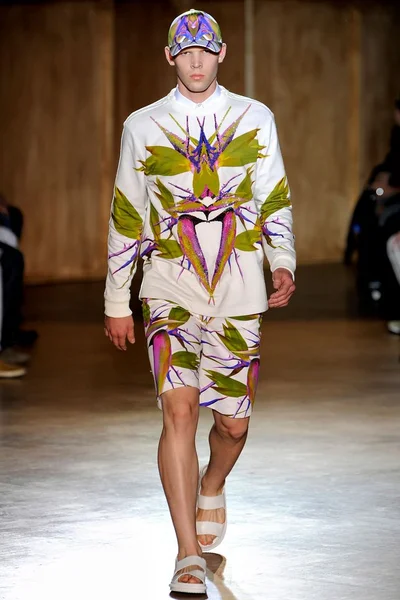 Look 7